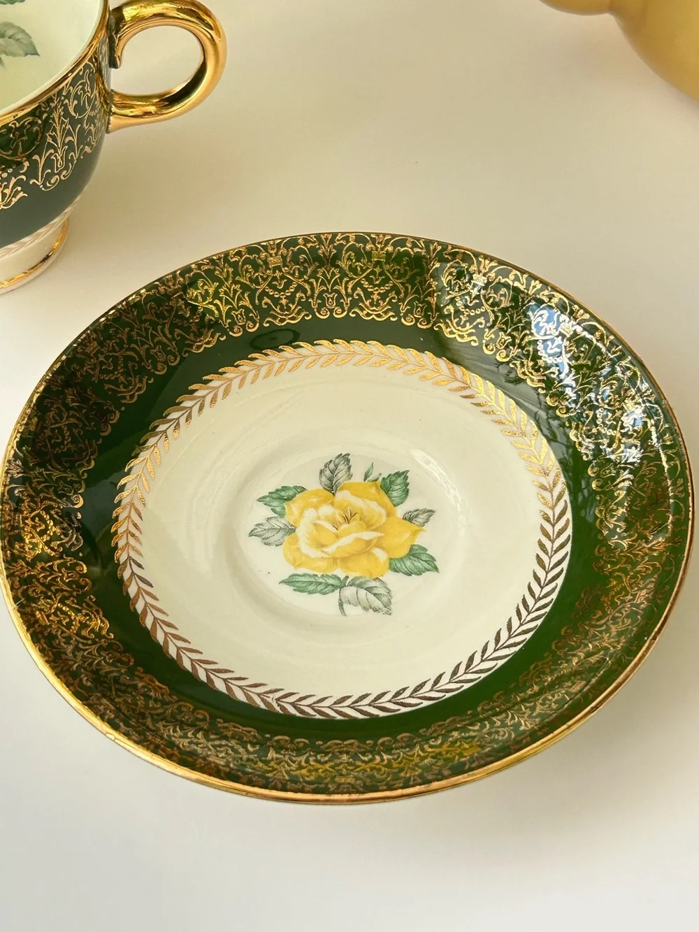🌴 Lovely VTG  Lady Greenbrier Green & Gold Teacup w/Saucer, Yellow Rose Interior